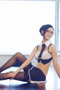 美腿丝袜 - 性感黑丝眼鏡美女秘书 何佳儀 - 16.jpg