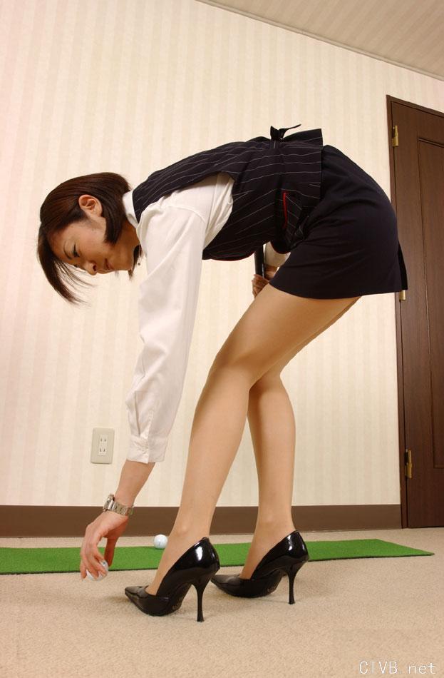 美腿丝袜 - 美女穿肉丝教你打高尔夫 - 7.jpg