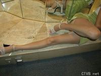 美腿丝袜 - 旅館拍性感美婦的肉絲長腿 - 25.jpg