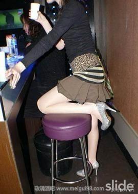 美腿丝袜 - 三个骚女在KTK里的丝袜自拍 - 11.jpg