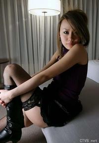 美腿丝袜 - 宾馆里的黑网美腿少女 - 2.jpg