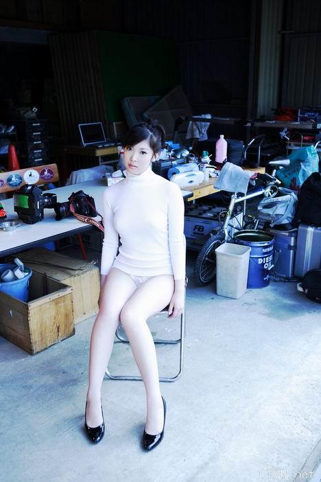 美腿丝袜 - 极品美女野外秀美腿 - 4.jpg