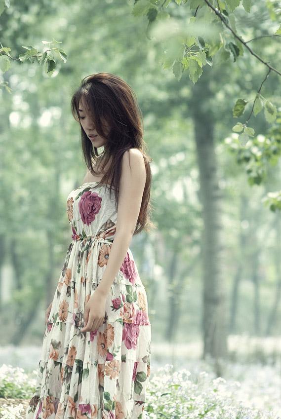 沉醉在花海洋中美女-79e.jpg