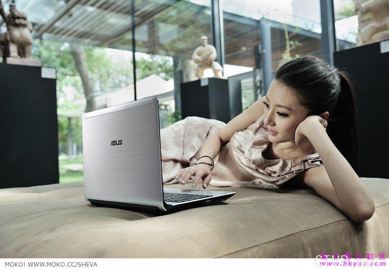 气质广告美女温雯为某电脑做展示-4f9.jpg