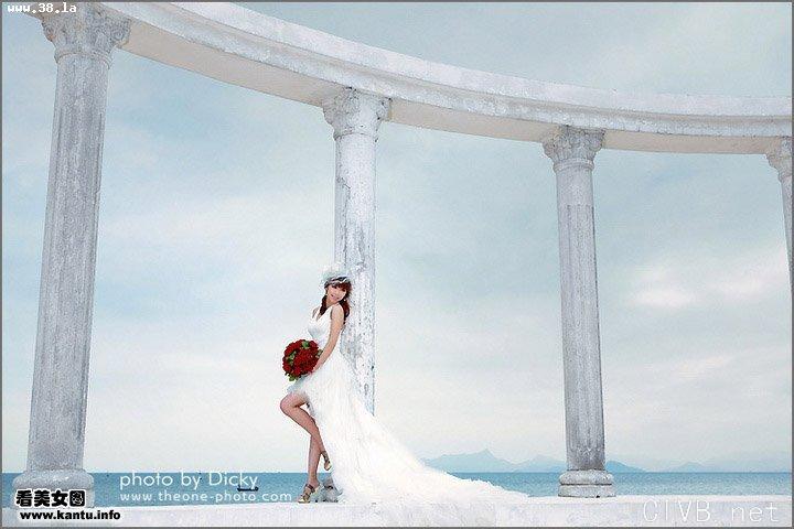 海岸边的嫩白美腿女人 白色婚纱-06b.jpg