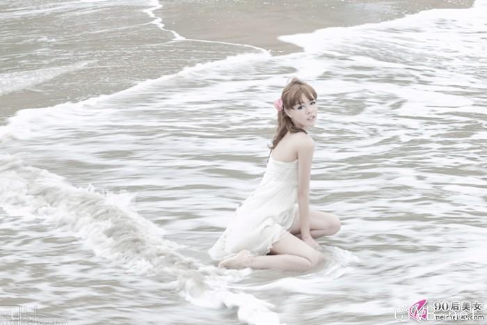 淡淡的记忆 海边玩耍的女孩-68a.jpg