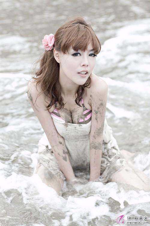 淡淡的记忆 海边玩耍的女孩-bf6.jpg