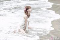 淡淡的记忆 海边玩耍的女孩-36f.jpg