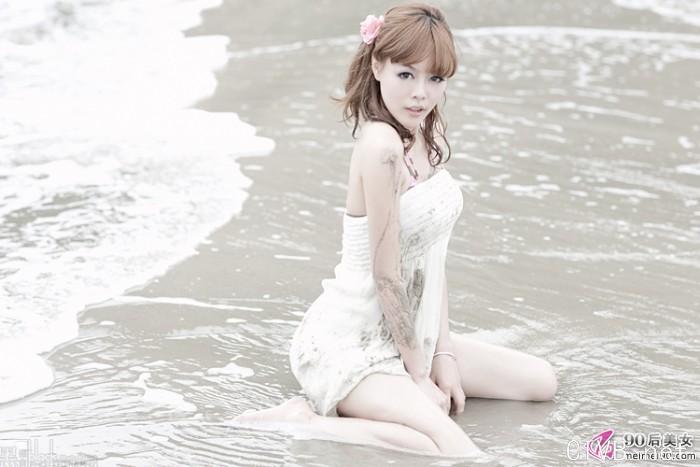 淡淡的记忆 海边玩耍的女孩-5d8.jpg