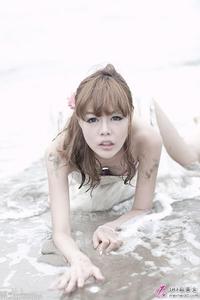 淡淡的记忆 海边玩耍的女孩-4c2.jpg