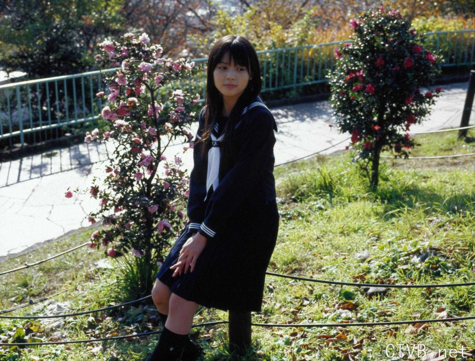 高清无水印美女壁纸上千套9000张 - 1.jpg