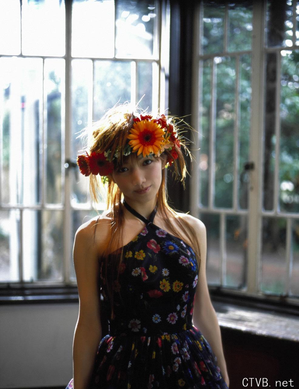 高清无水印美女壁纸上千套9000张 - 1.jpg