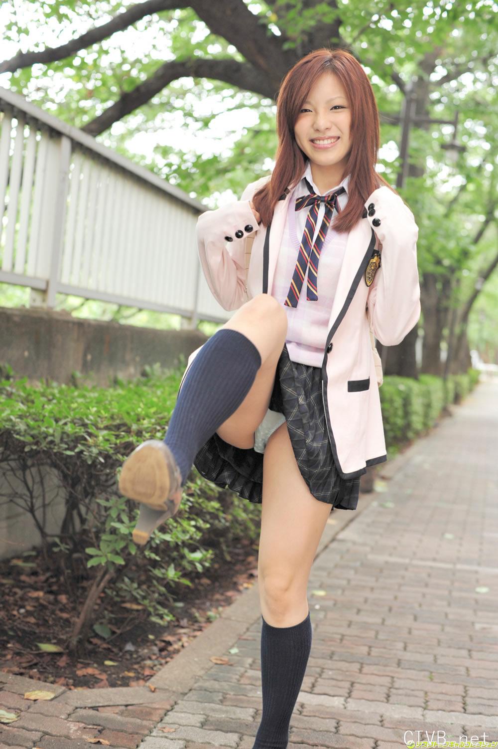 高清无水印美女壁纸上千套9000张 - 1.jpg