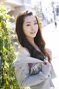 高清无水印美女壁纸上千套9000张 - 1.jpg