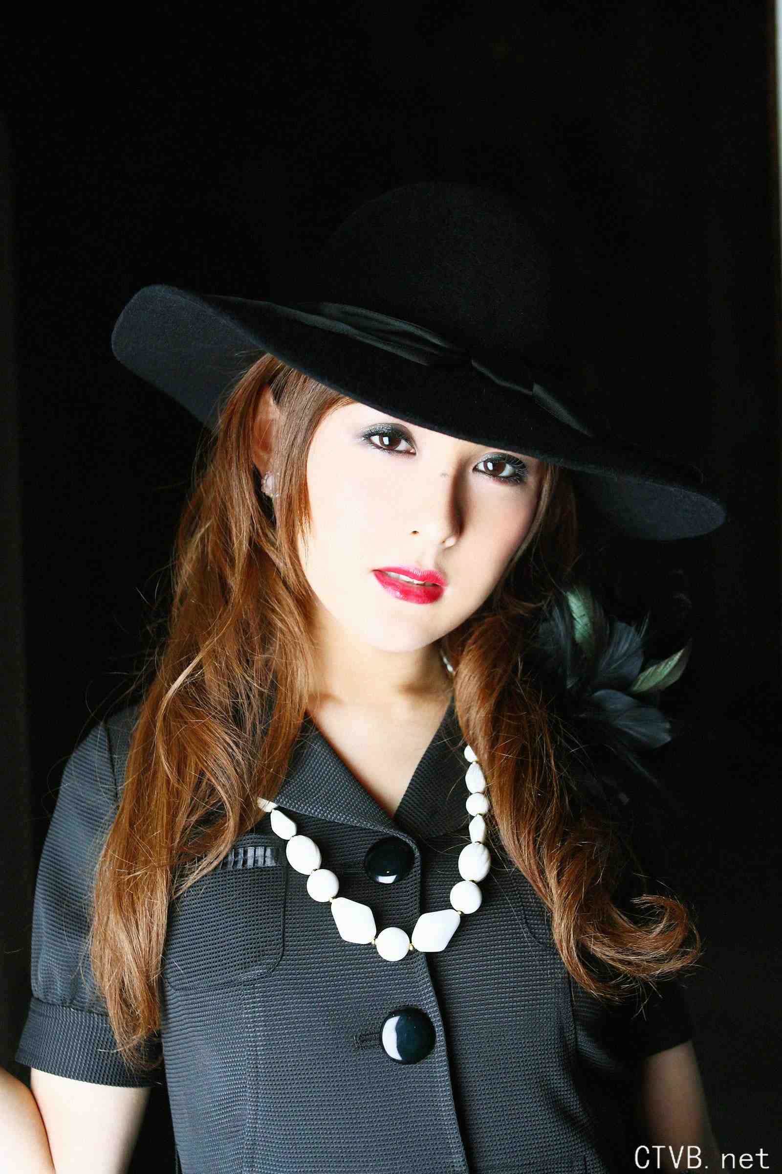 高清无水印美女壁纸上千套9000张 - 1.jpg