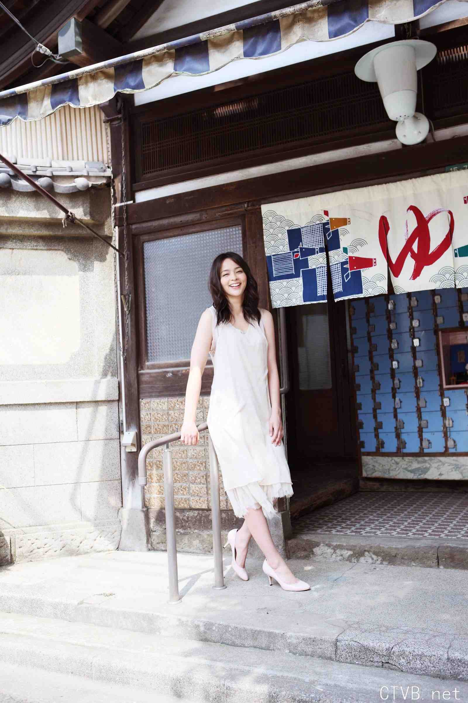 高清无水印美女壁纸上千套9000张 - 22.jpg