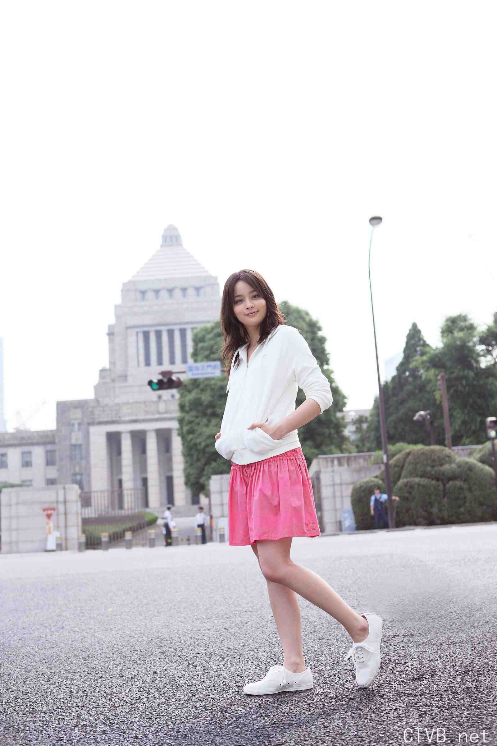 高清无水印美女壁纸上千套9000张 - 1.jpg