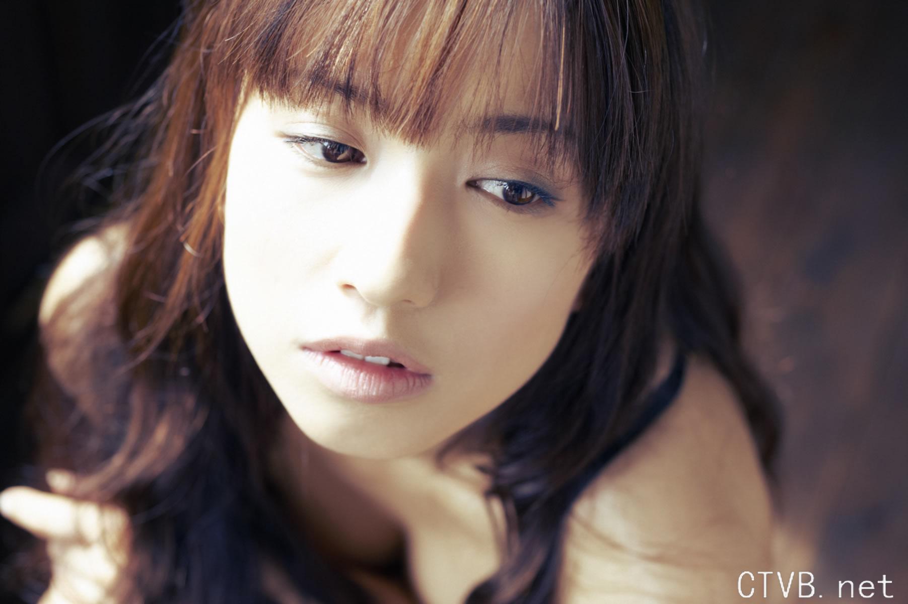 高清无水印美女壁纸上千套9000张 - 1.jpg