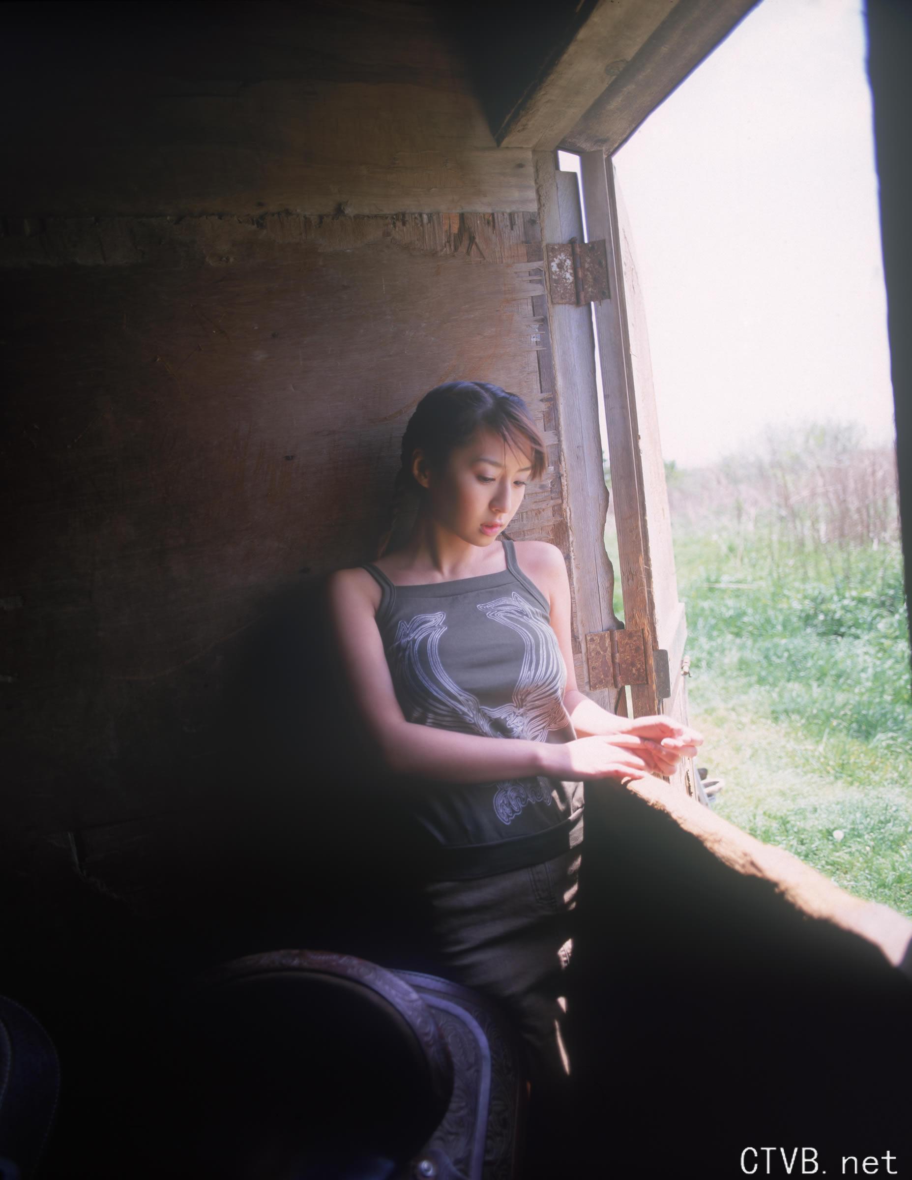 高清无水印美女壁纸上千套9000张 - 2.jpg