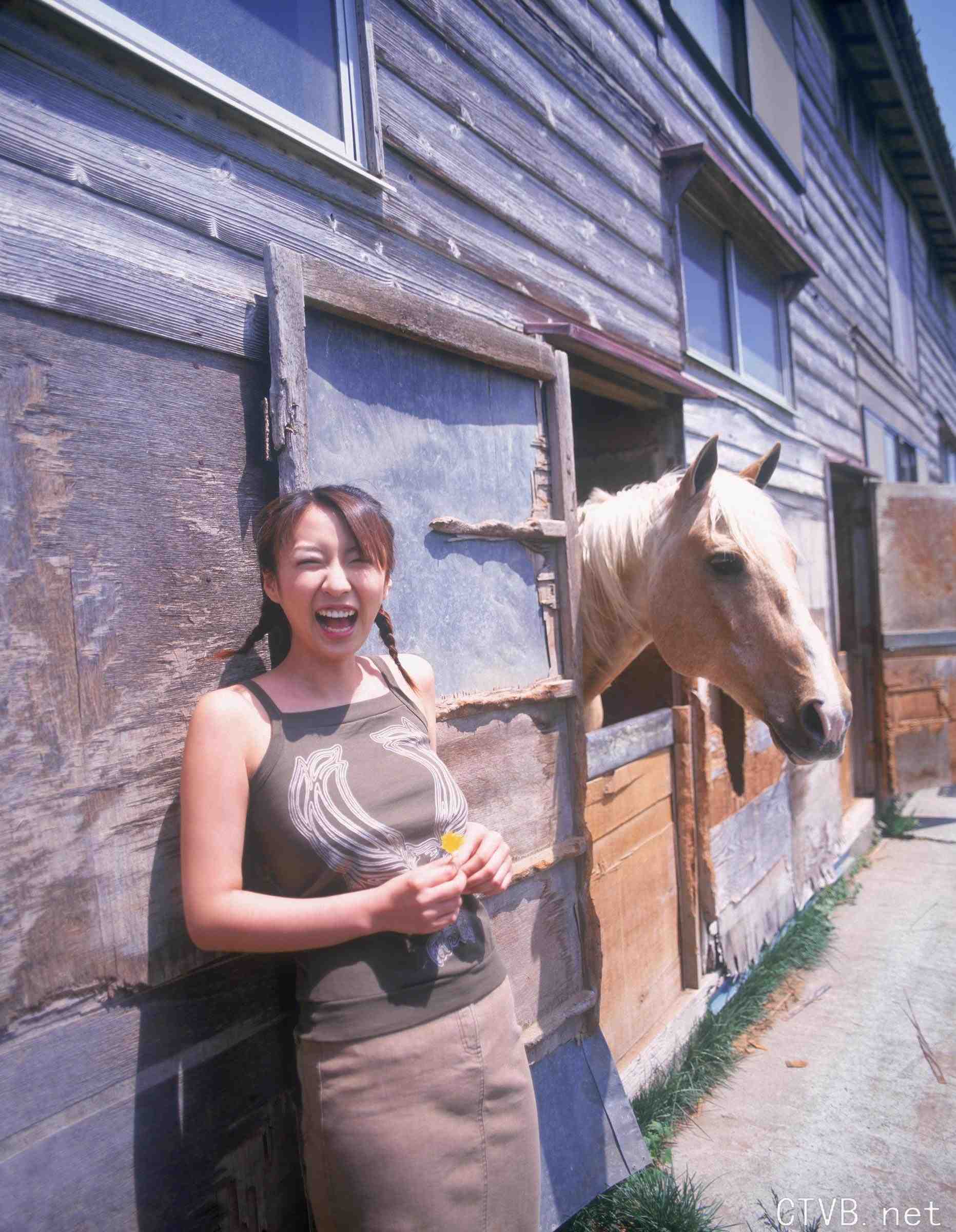 高清无水印美女壁纸上千套9000张 - 1.jpg