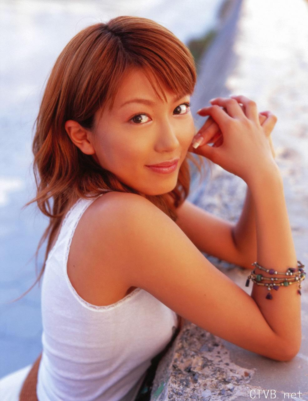 高清无水印美女壁纸上千套9000张 - 1.jpg