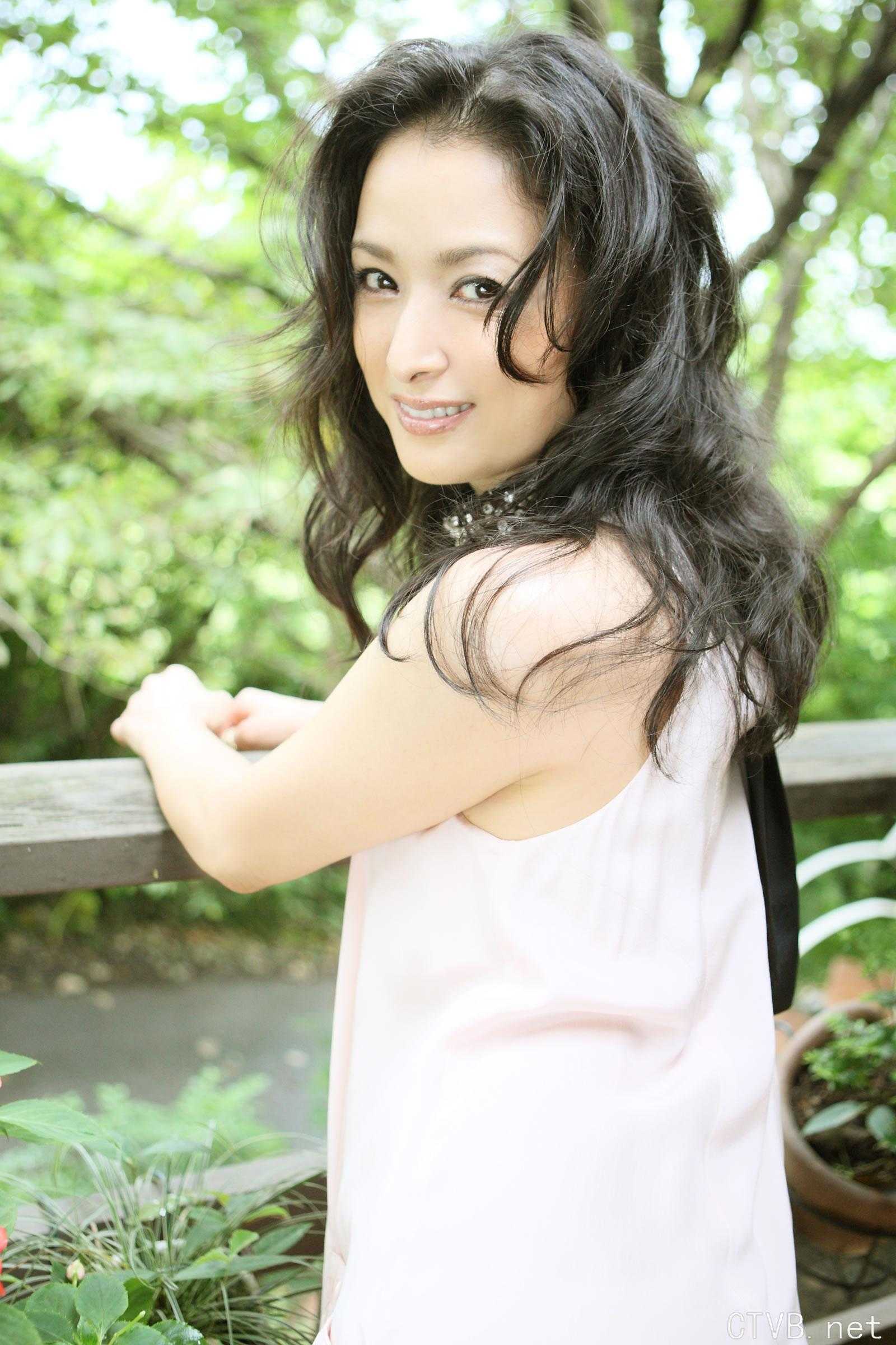 高清无水印美女壁纸上千套9000张 - 2.jpg