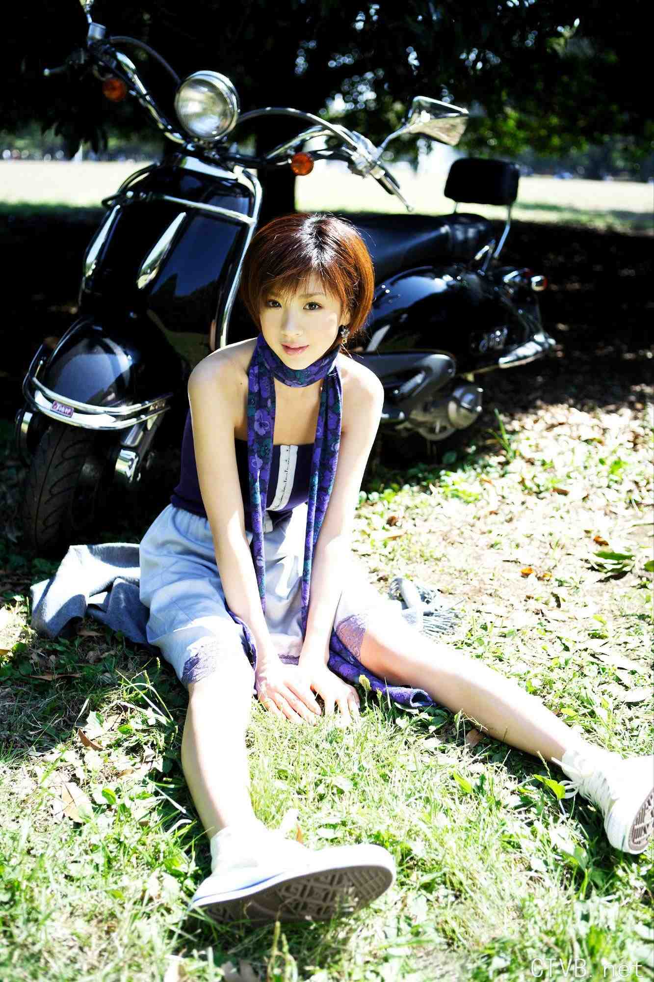 高清无水印美女壁纸上千套9000张 - 1.jpg