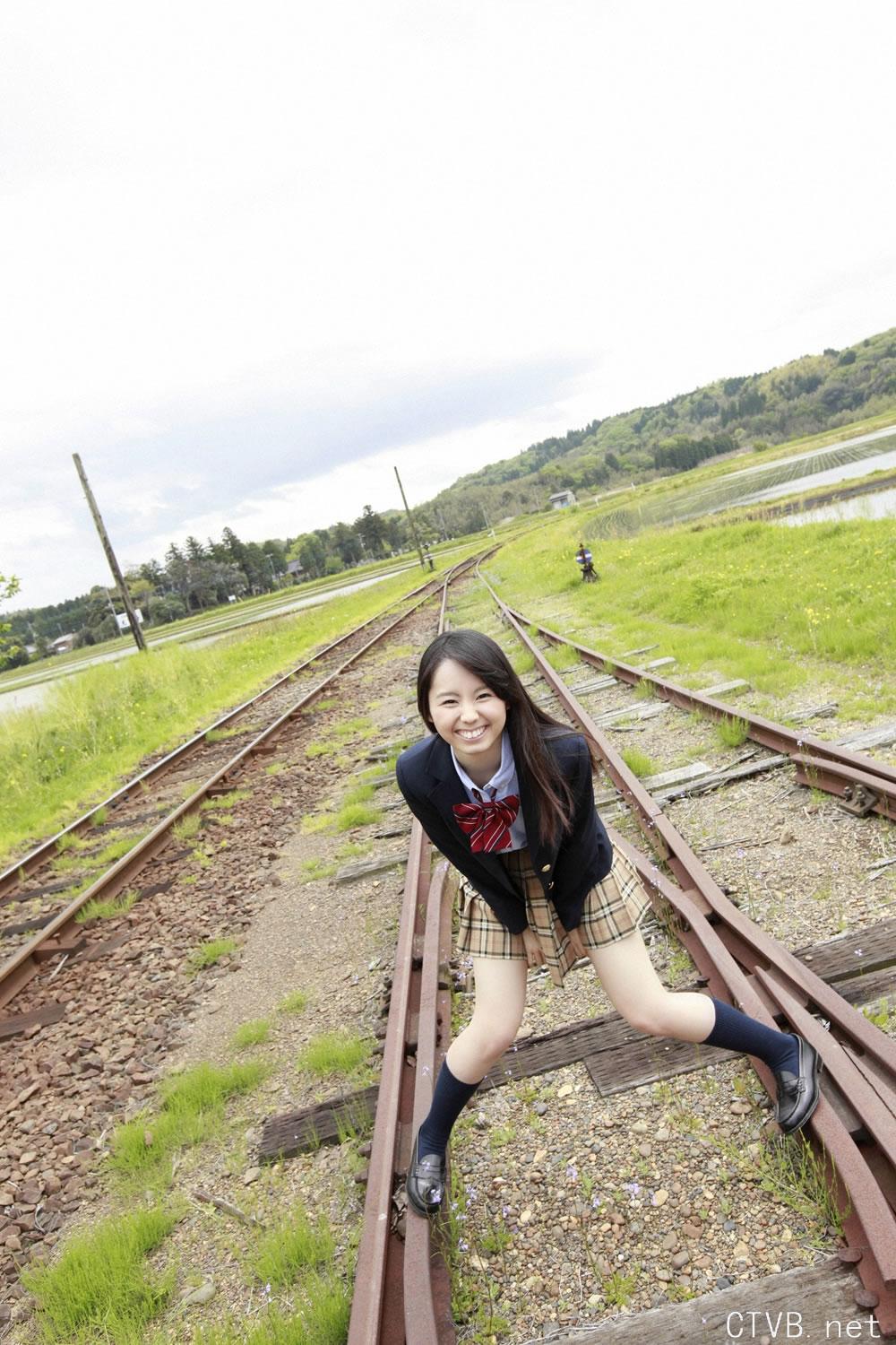 高清无水印美女壁纸上千套9000张 - 1.jpg