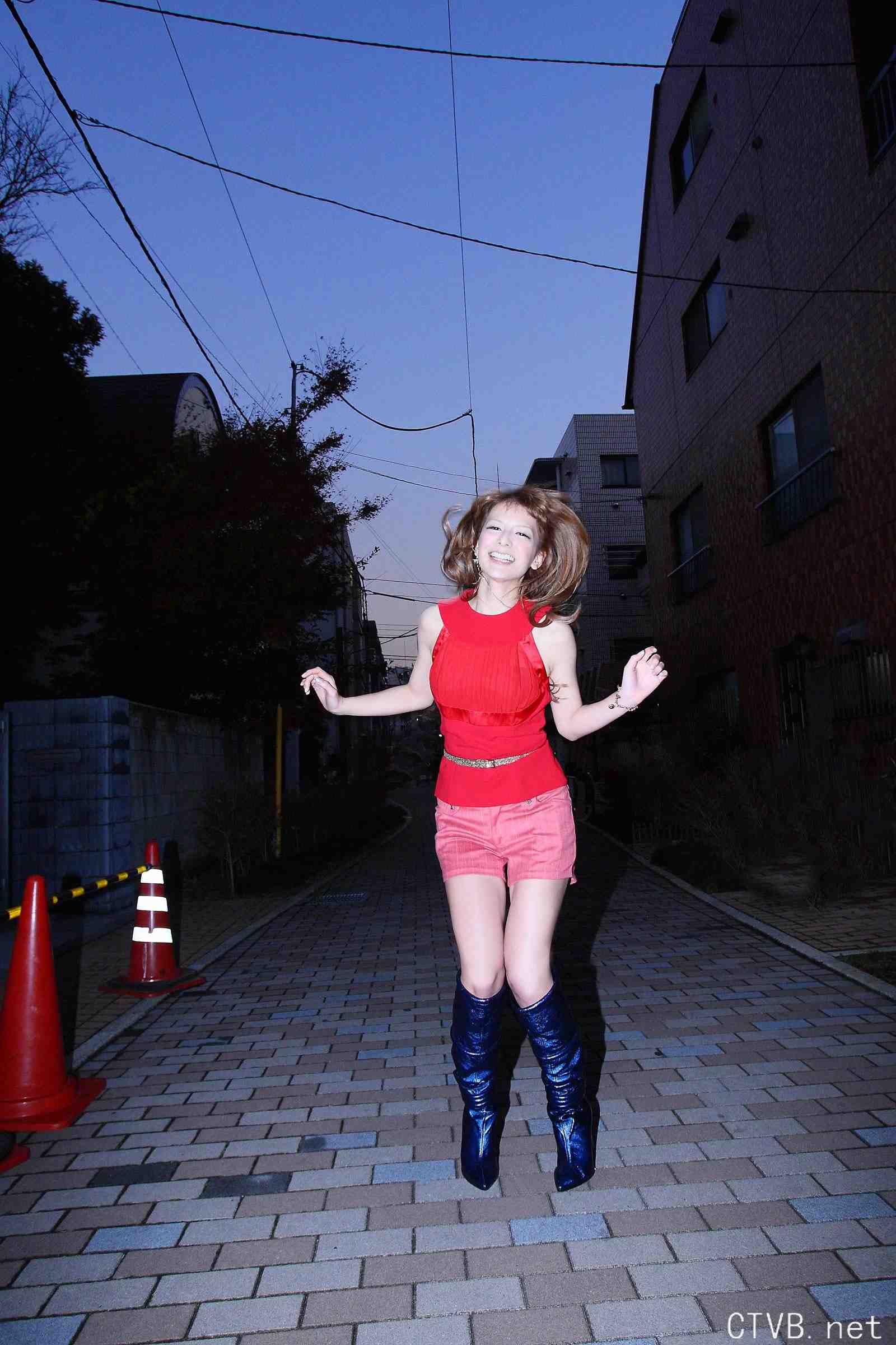 高清无水印美女壁纸上千套9000张 - 1.jpg