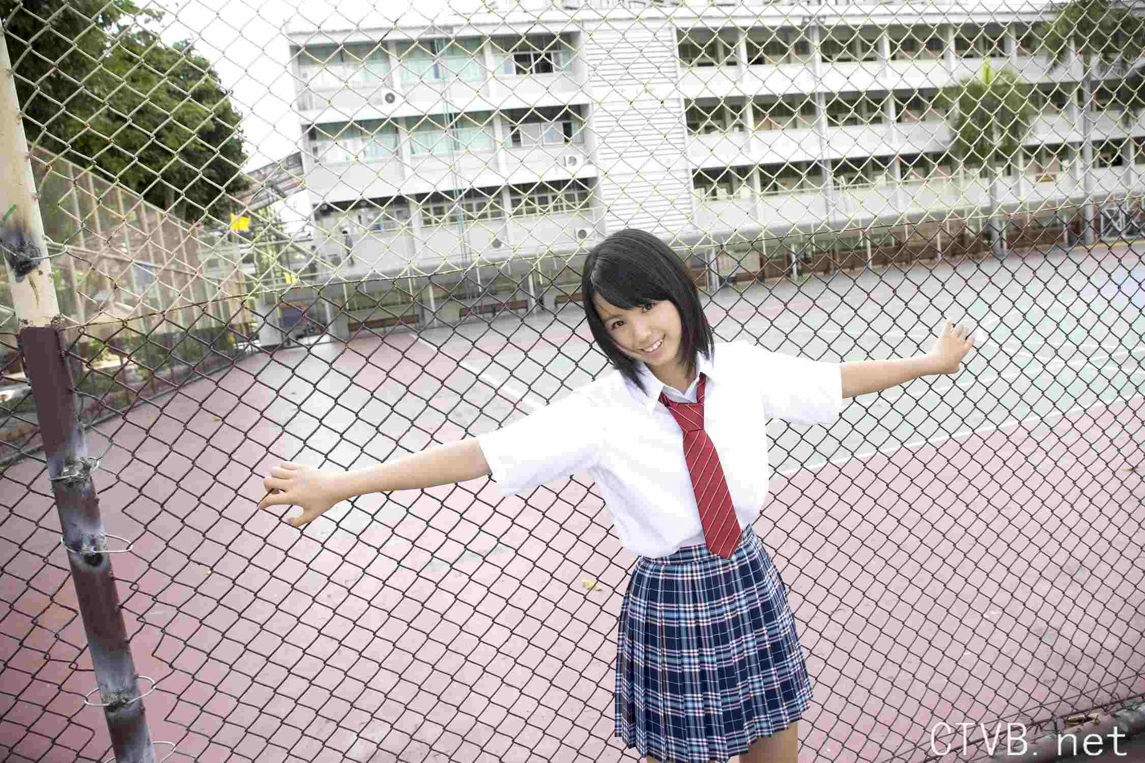 高清无水印美女壁纸上千套9000张 - 1.jpg