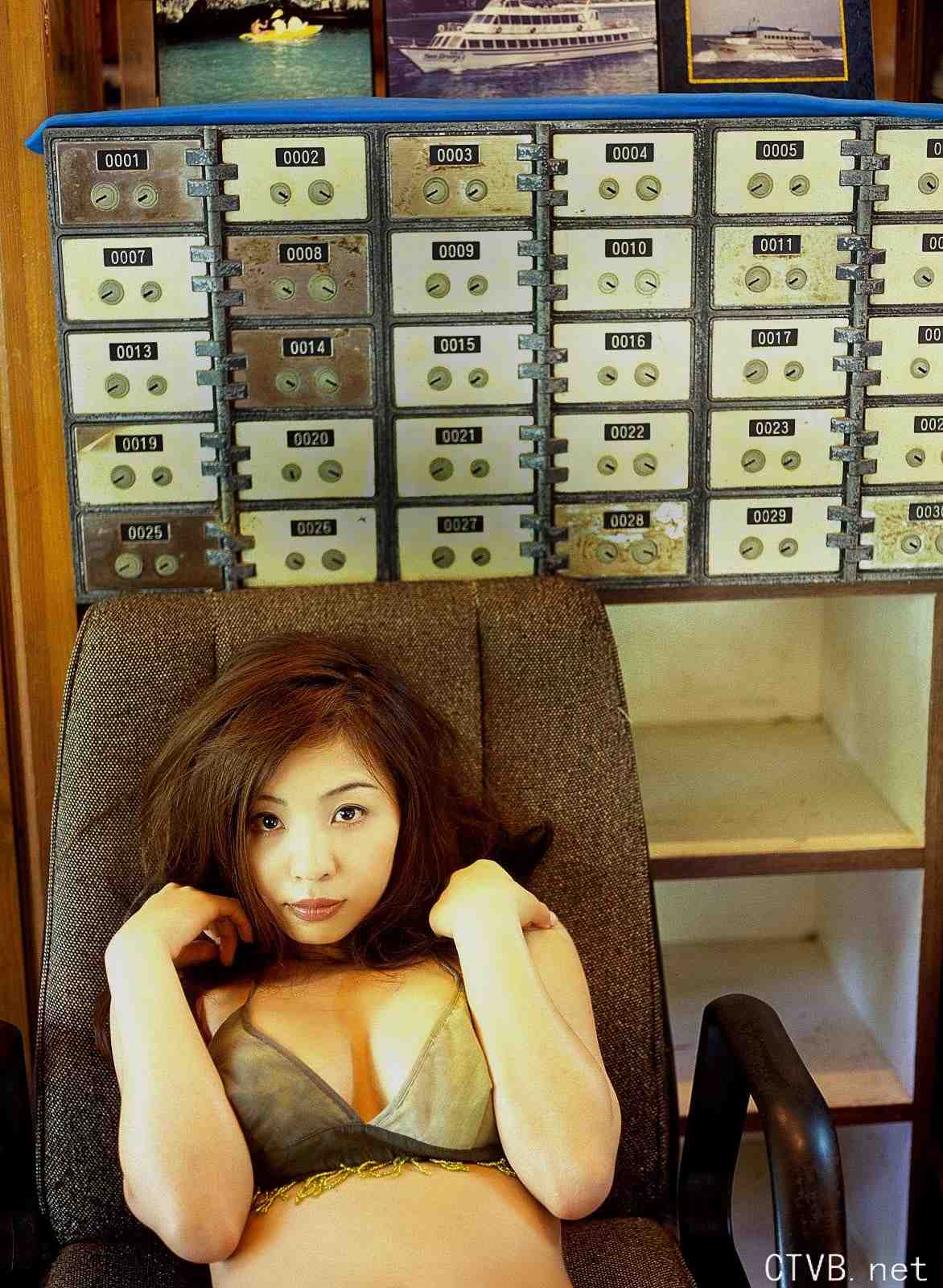 高清无水印美女壁纸上千套9000张 - 1.jpg