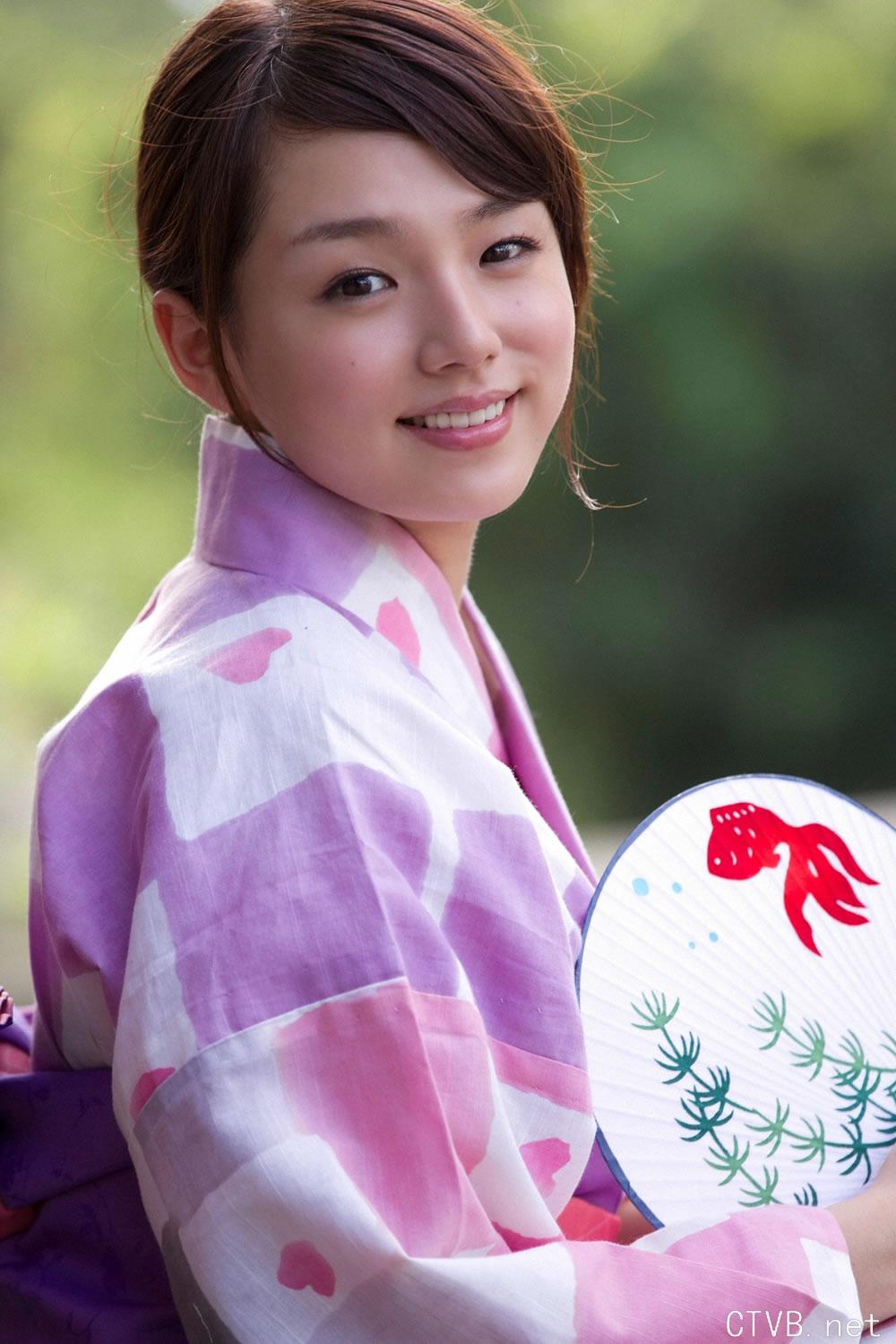 高清无水印美女壁纸上千套9000张 - 1.jpg