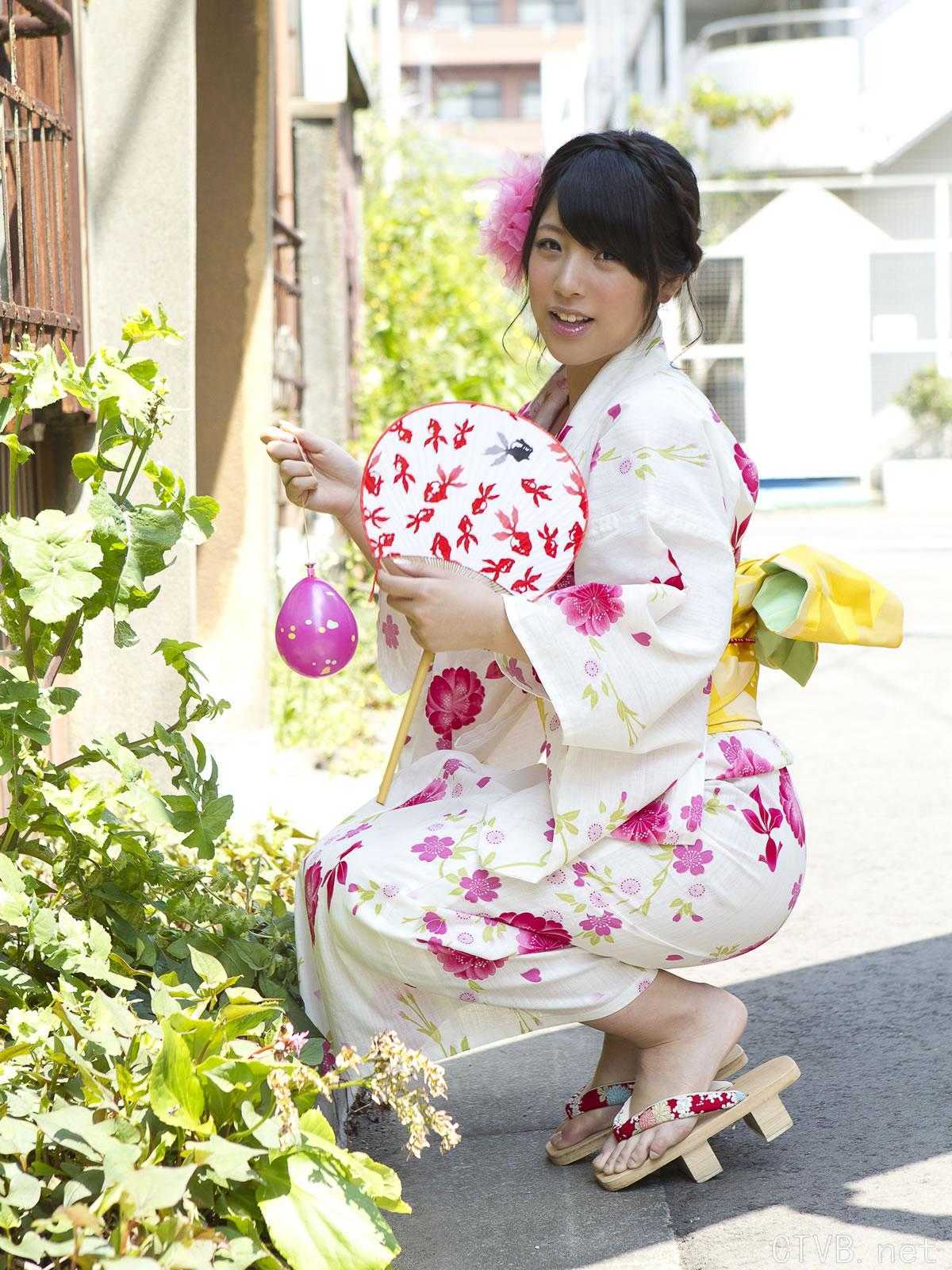 高清无水印美女壁纸上千套9000张 - 1.jpg