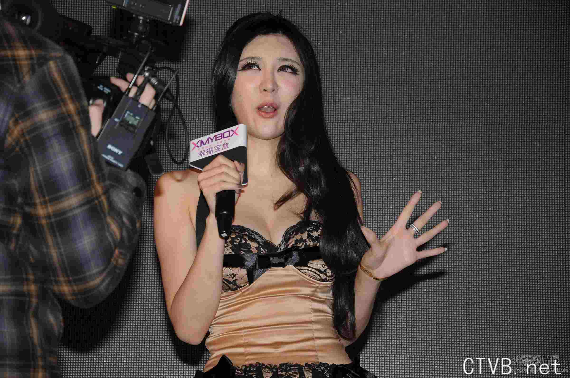 高清无水印美女壁纸上千套9000张 - 30.jpg