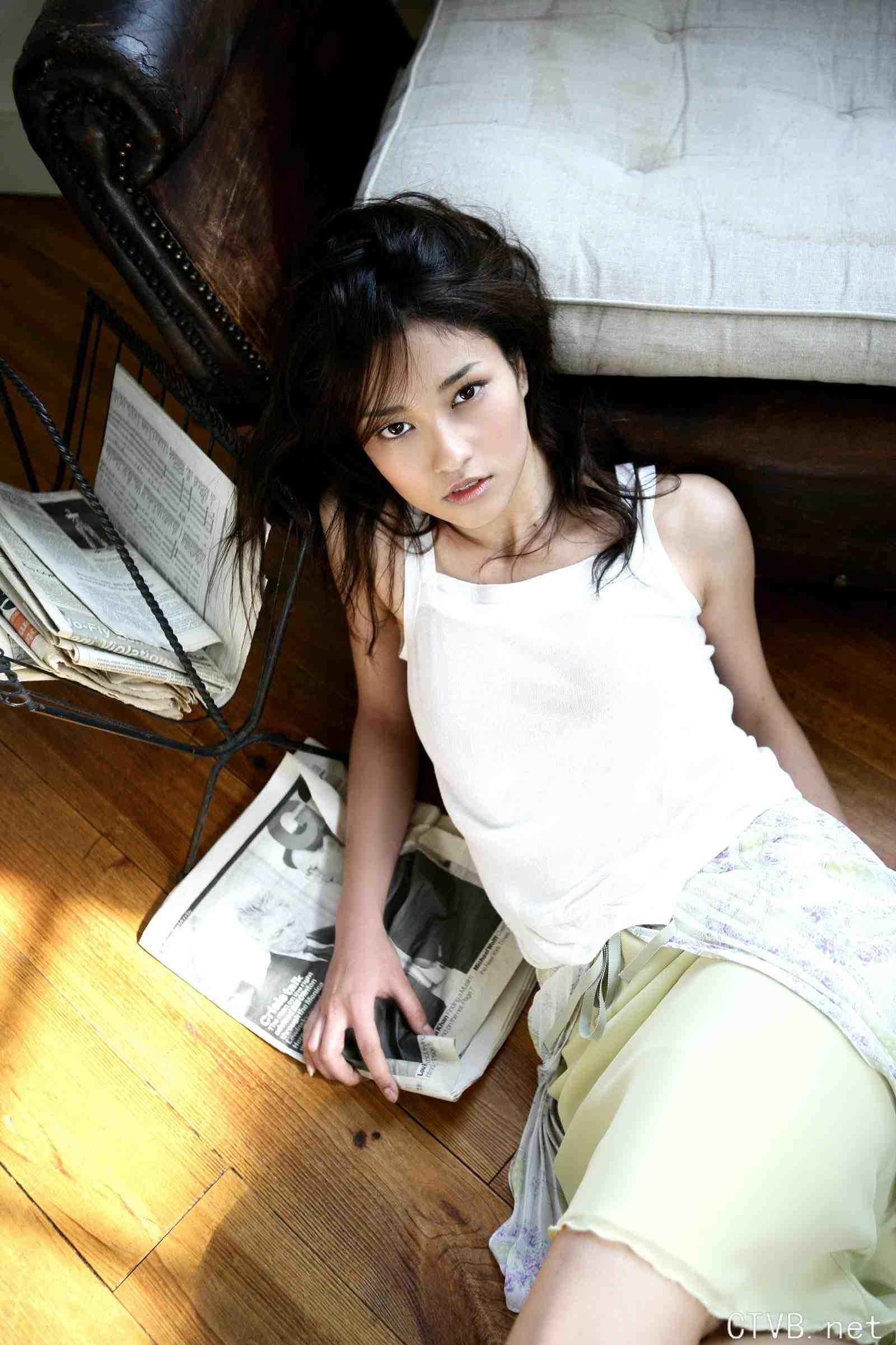 高清无水印美女壁纸上千套9000张 - 1.jpg