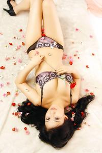 高清无水印美女壁纸上千套9000张 - 1.jpg