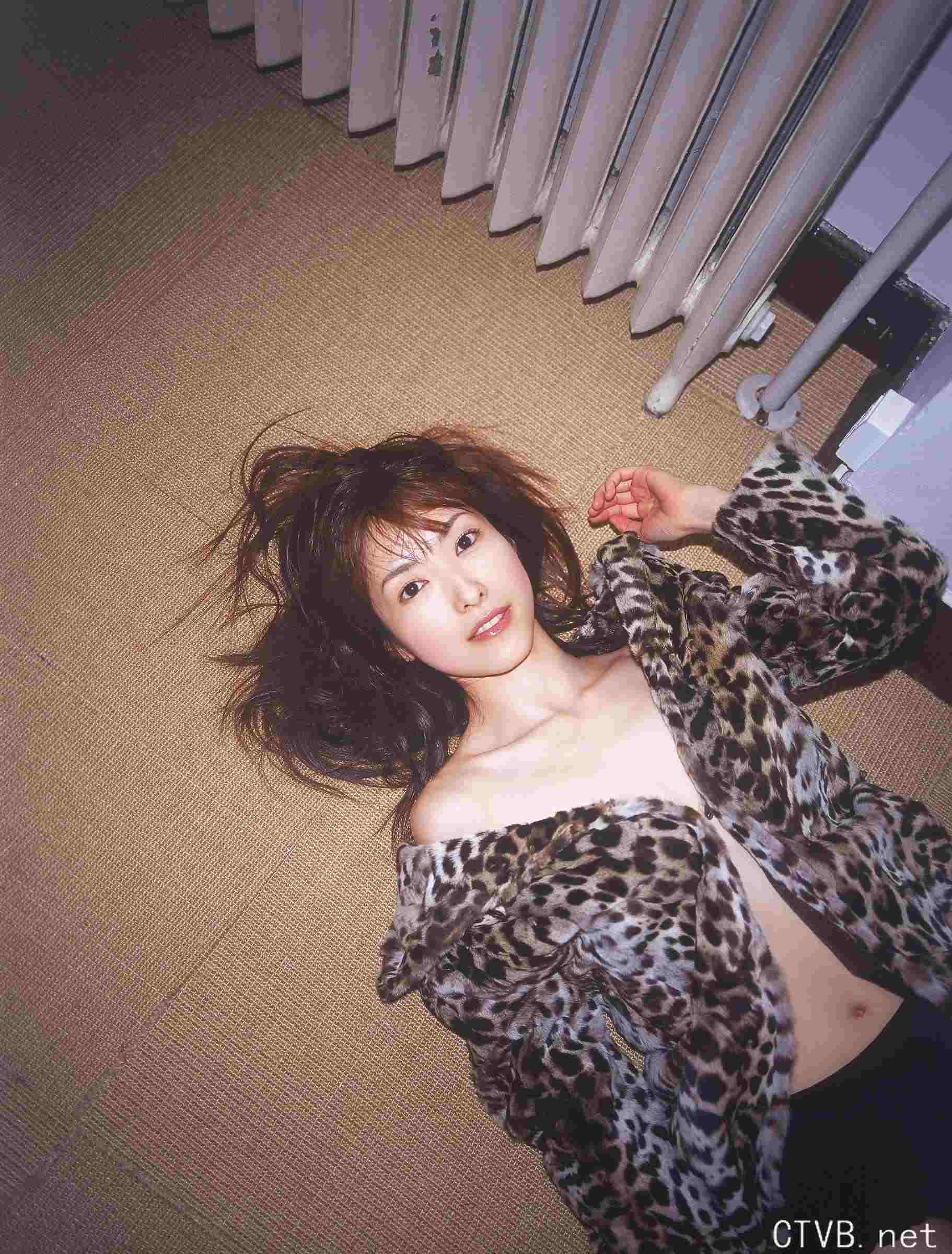 高清无水印美女壁纸上千套9000张 - 3.jpg