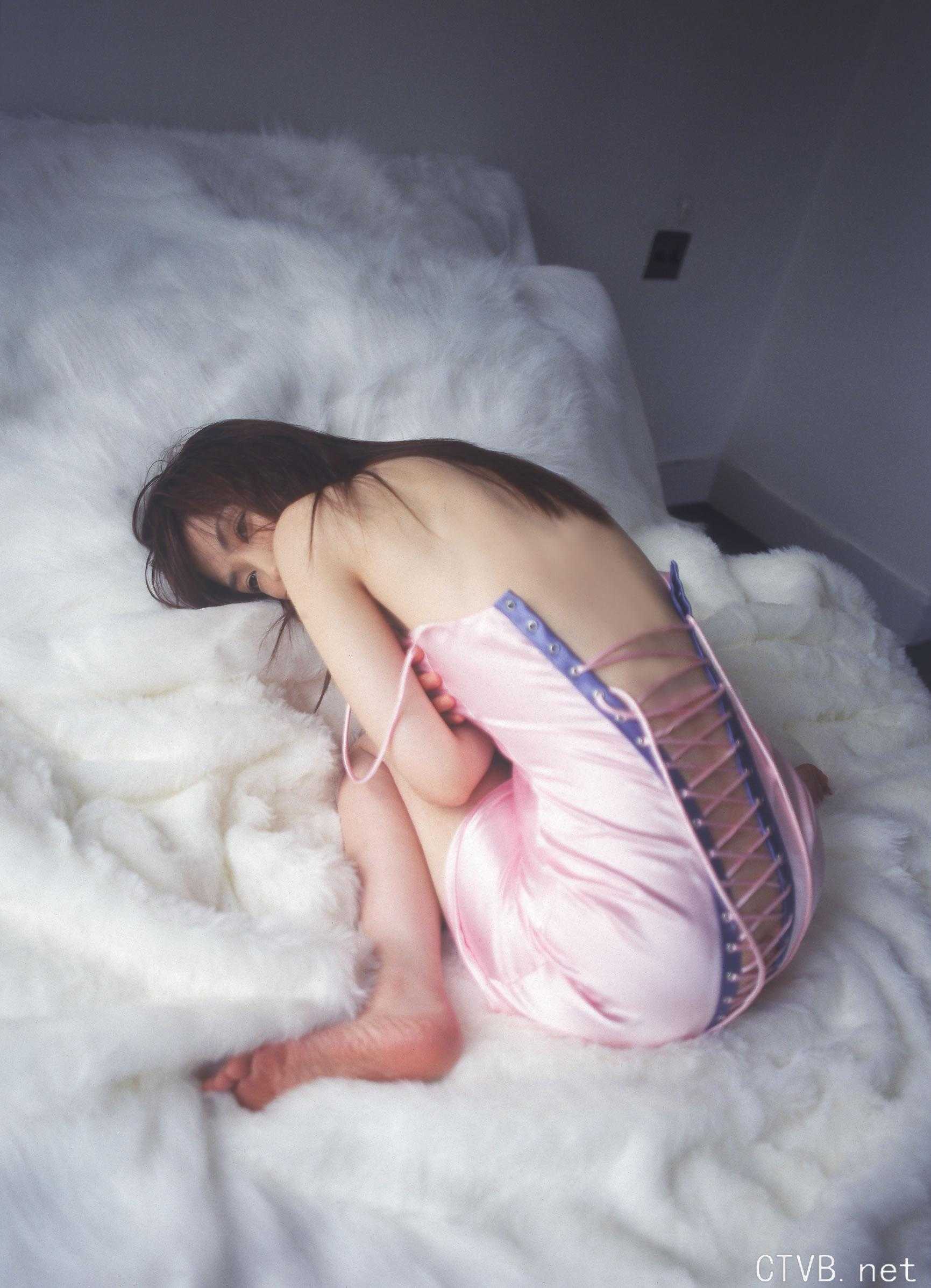 高清无水印美女壁纸上千套9000张 - 1.jpg