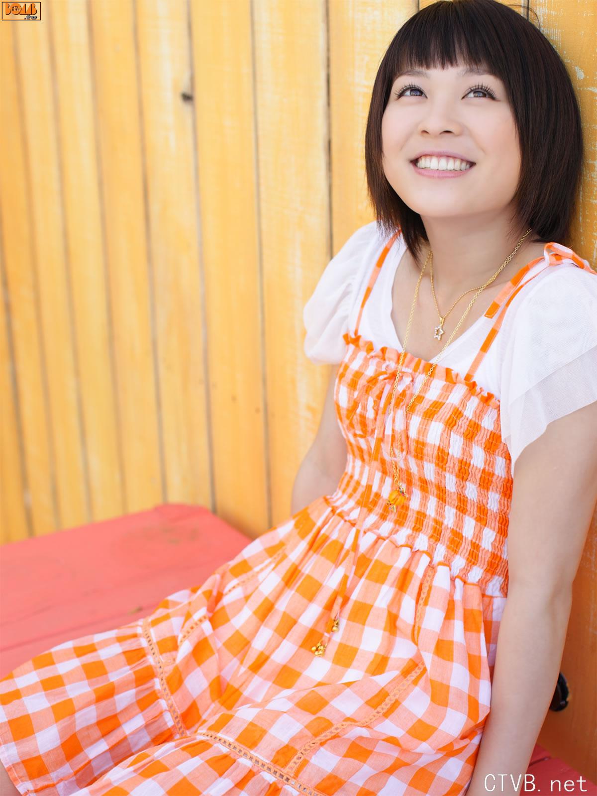 高清无水印美女壁纸上千套9000张 - 1.jpg