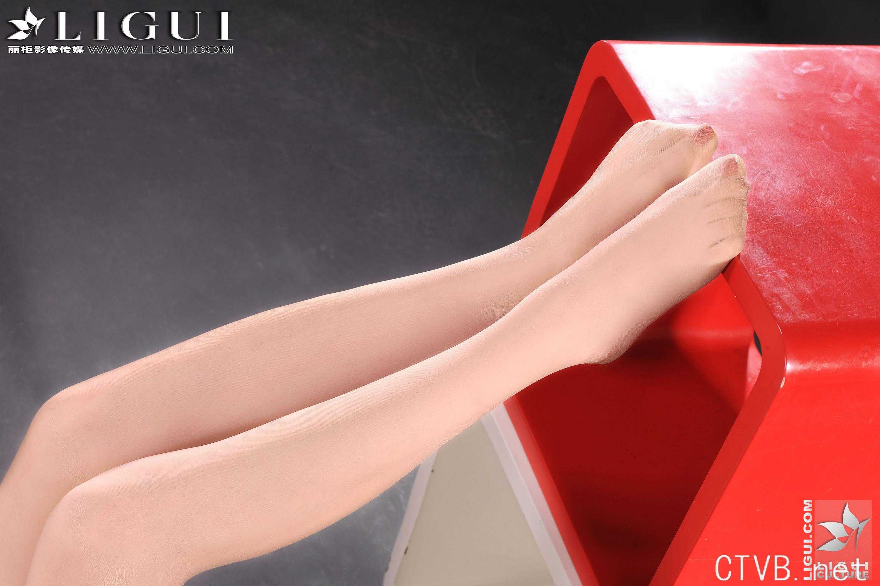 高清无水印美女壁纸上千套9000张 - 1.jpg