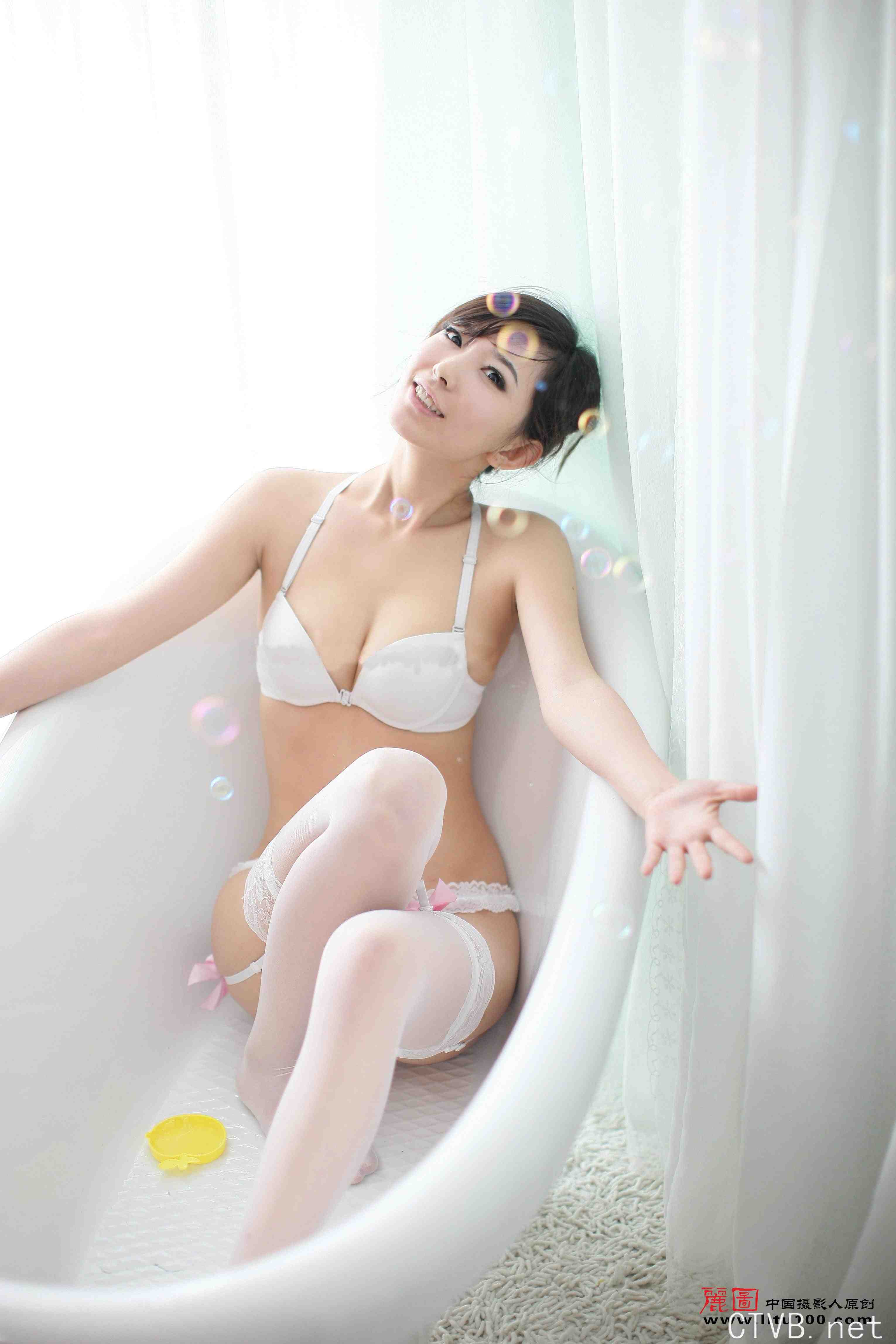 高清无水印美女壁纸上千套9000张 - 24.jpg