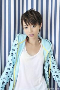 高清无水印美女壁纸上千套9000张 - 1.jpg