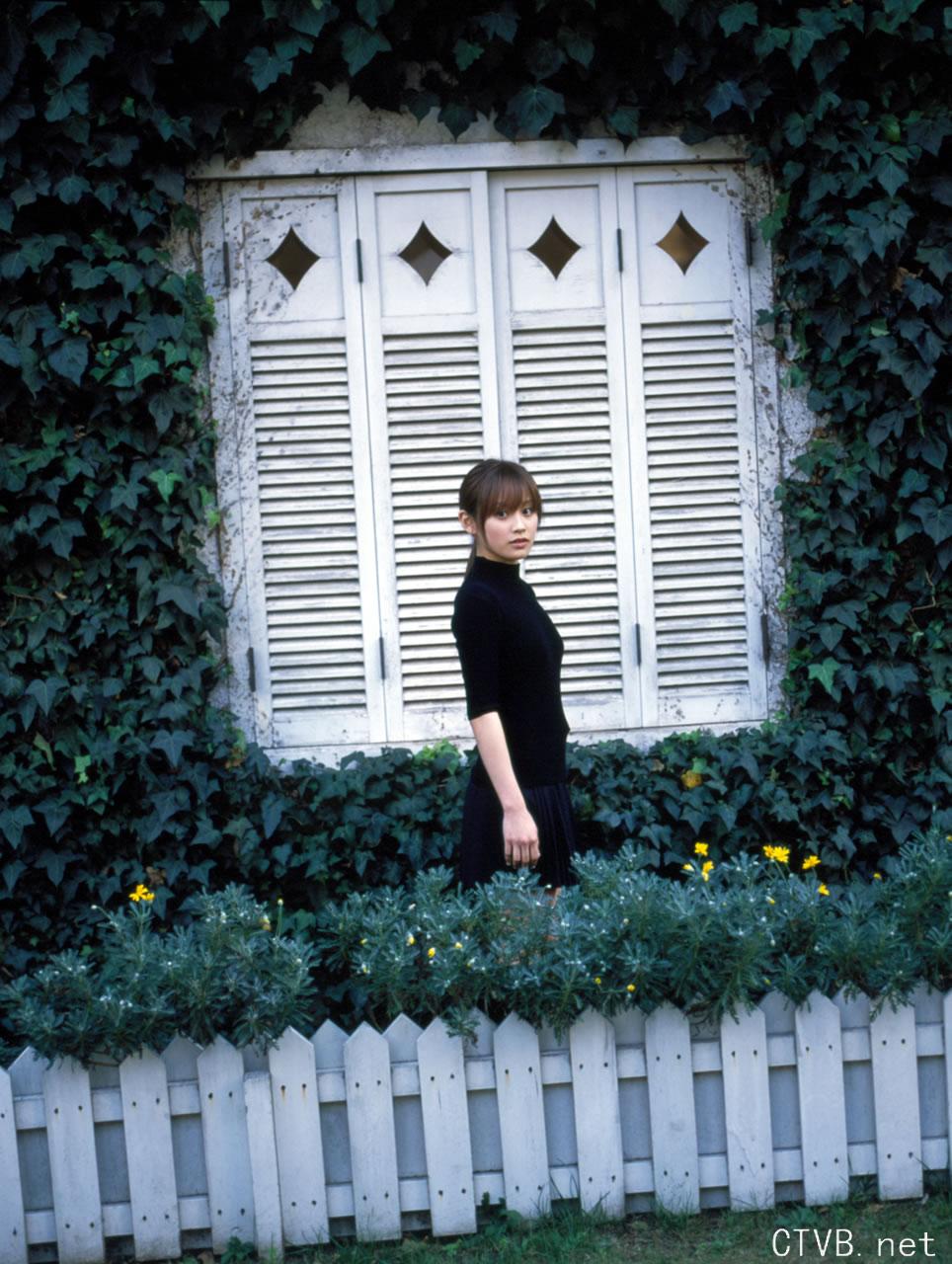 高清无水印美女壁纸上千套9000张 - 2.jpg