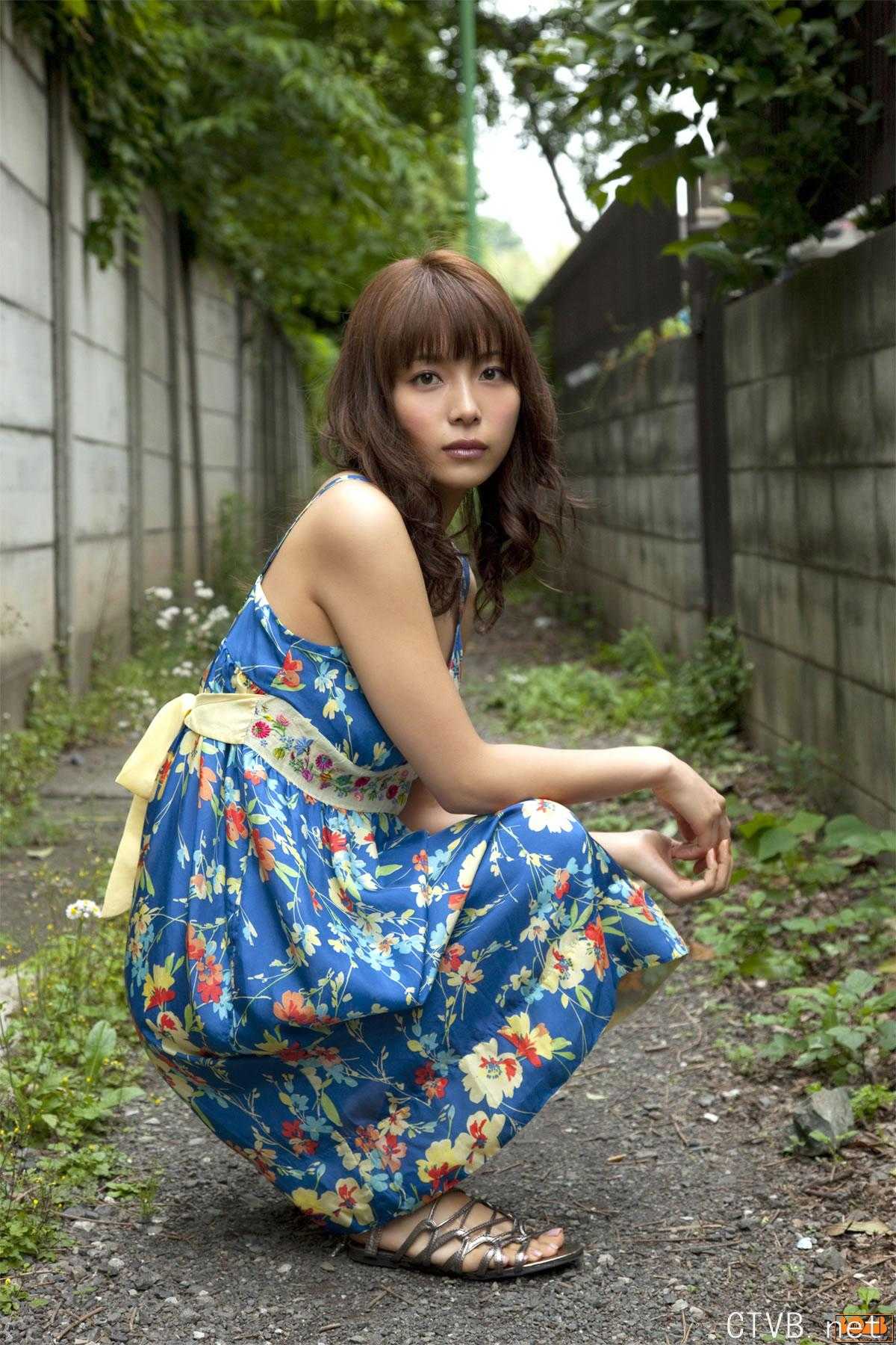 高清无水印美女壁纸上千套9000张 - 1.jpg