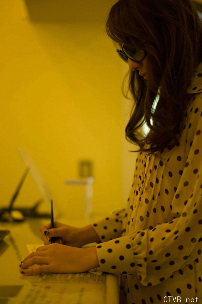 高清无水印美女壁纸上千套9000张 - 1.jpg