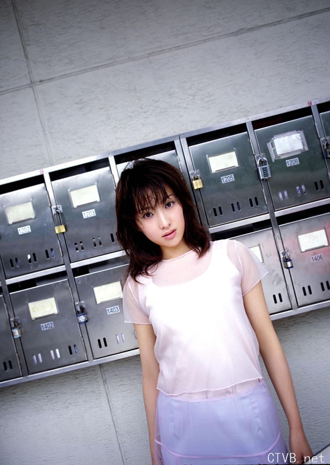 高清无水印美女壁纸上千套9000张 - 1.jpg