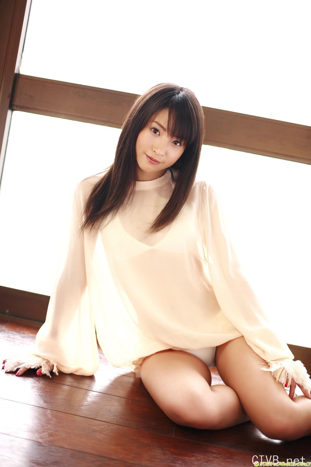 高清无水印美女壁纸上千套9000张 - 1.jpg