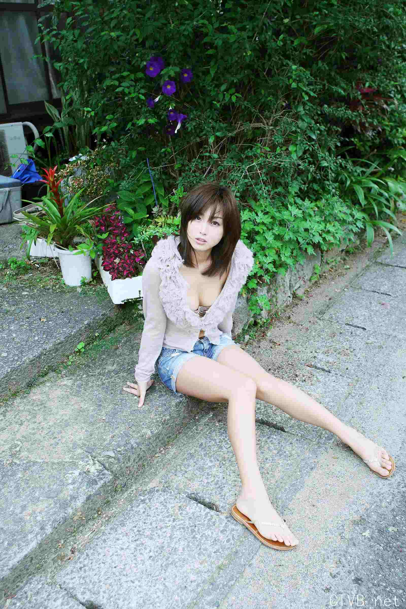 高清无水印美女壁纸上千套9000张 - 1.jpg