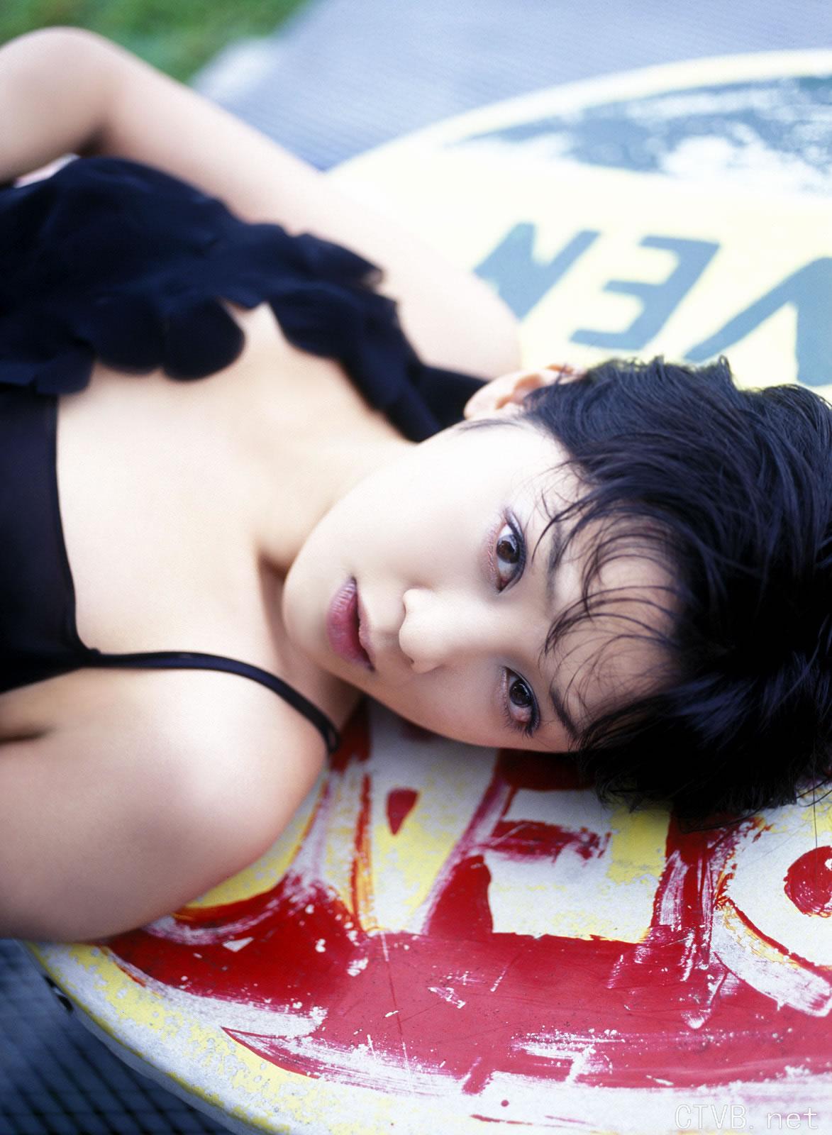 高清无水印美女壁纸上千套9000张 - 1.jpg