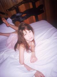 高清无水印美女壁纸上千套9000张 - 1.jpg